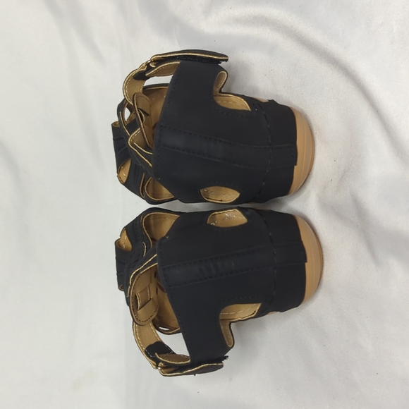 Black Lightweight Sandal - Picture 8 of 12